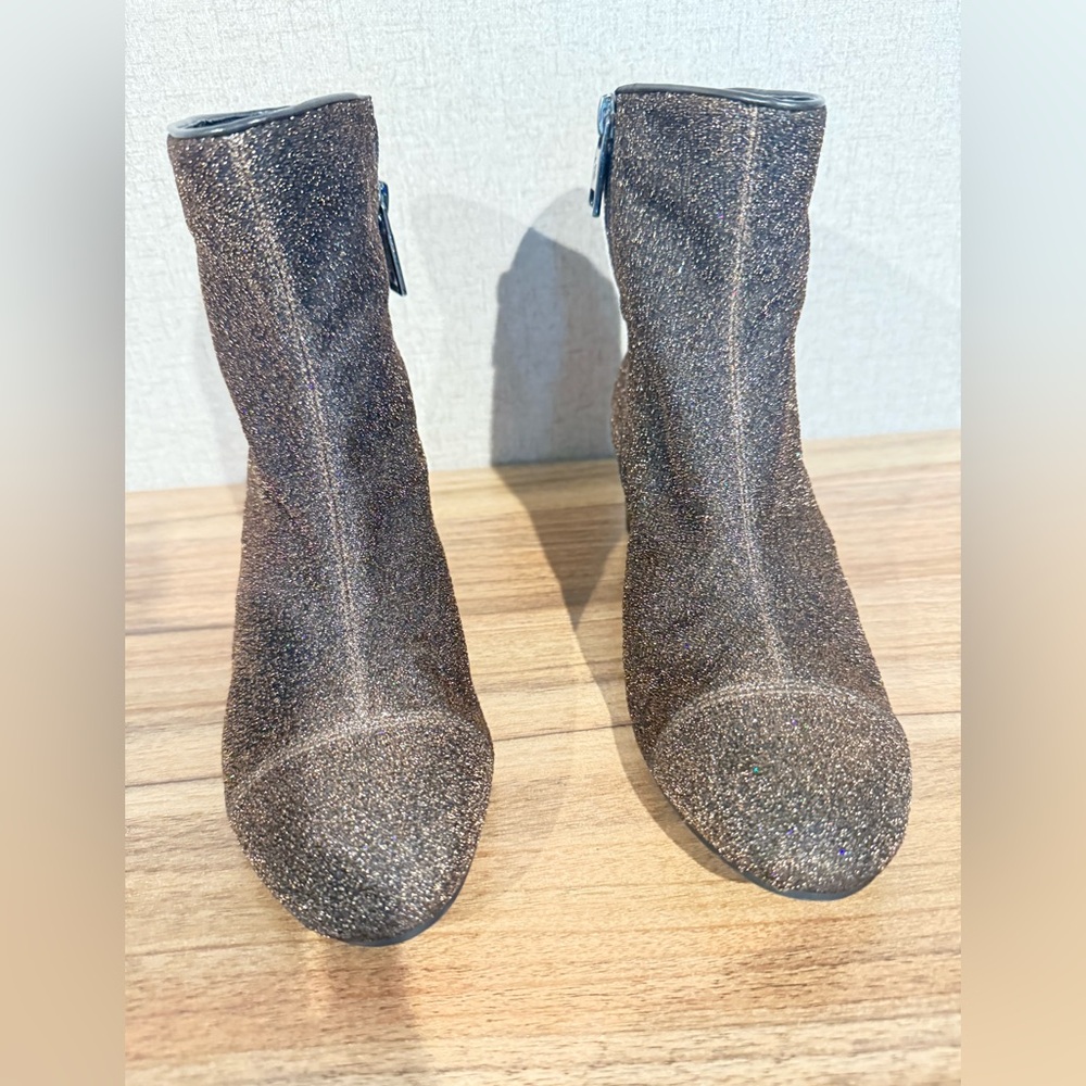 Nine West Copper Glitter Heeled
Ankle Boots Zip Up Inasitcho
Woman's Size 5 1/2